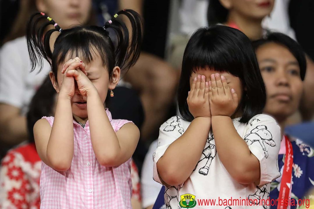 Ayah Mereka Bertanding, Cara Berdoa Anak-Anak Hendra/Ahsan Jadi Perbincangan. Bhineka Tunggal Ika!