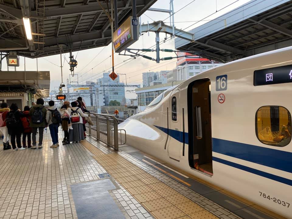 Keasikan Foto, Turis Indonesia Bikin Kereta Shinkansen di Jepang Telat. Udah Ditegur Masih Ngeyel!