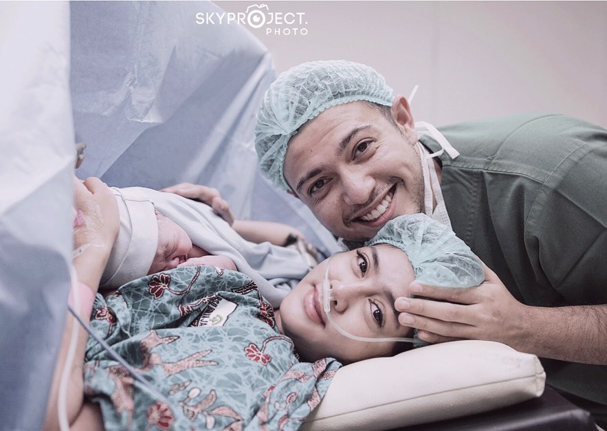 Istri Rifky Balweel Lahiran Saat Tahun Baru, sang Bayi Ternyata Udah Punya Dua Gigi!