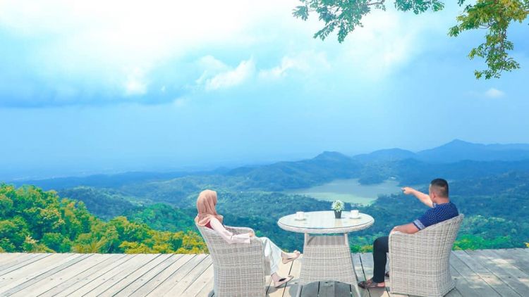 Pule Payung Kulon Progo, Wisata Alam dengan Pemandangan Waduk Sermo. Cantik Banget Deh!