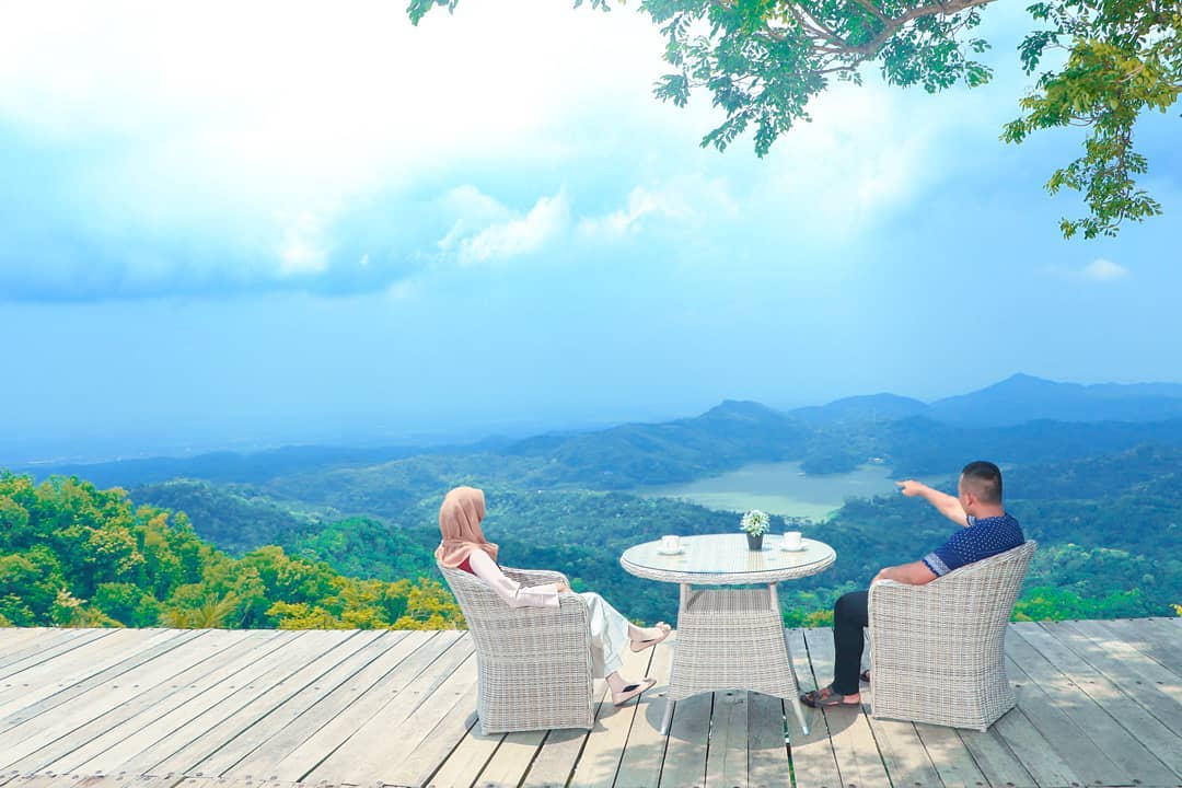 Pule Payung Kulon Progo, Wisata Alam dengan Pemandangan Waduk Sermo. Cantik Banget Deh!