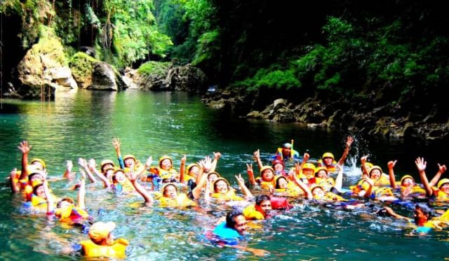 Body Rafting Menyusuri Green Canyon