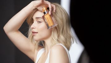 Clinique Resmi Umumkan Aktris Emilia Clarke Sebagai Global Brand Ambassador Pertama Skincare & Makeup