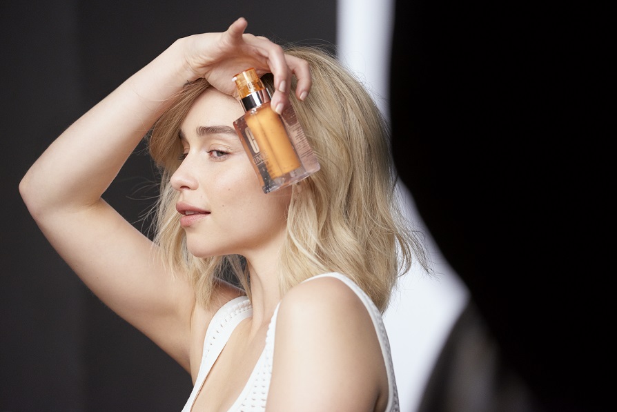 Clinique Resmi Umumkan Aktris Emilia Clarke Sebagai Global Brand Ambassador Pertama Skincare & Makeup