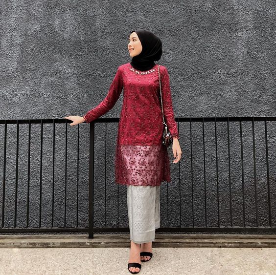 kebaya maroon hijab