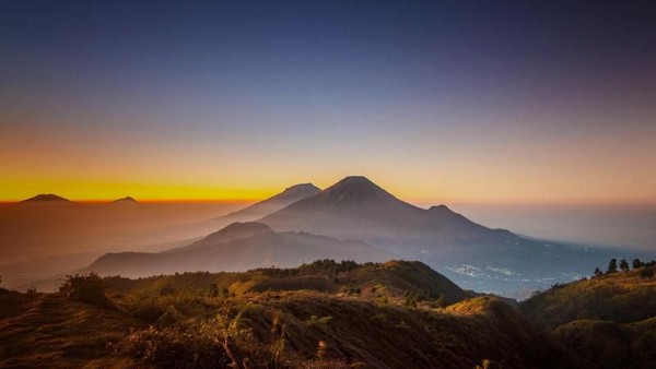 6 Destinasi Berburu Sunrise di Dieng yang Pemandangannya Paripurna. Pas Banget Mumpung Ada Embun Es!