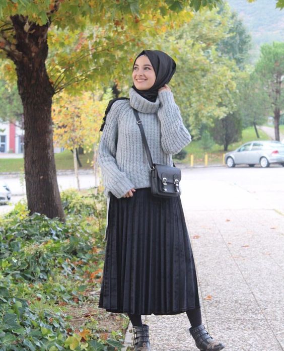 ootd rok plisket hitam