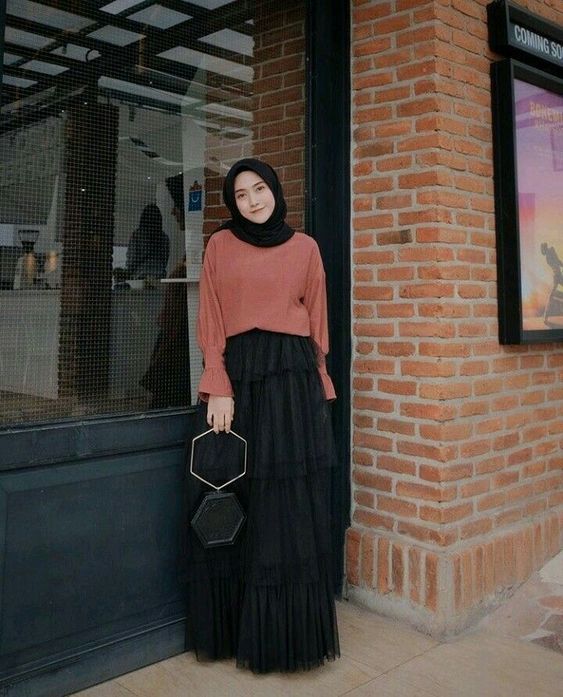 ootd rok plisket hitam