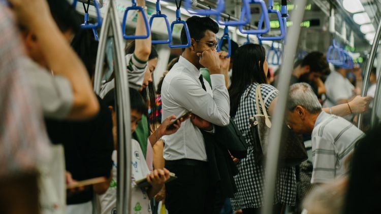 3 Aturan Dasar yang Sering Disepelekan Penumpang KRL. Padahal Penting Buat Jaga Kenyamanan