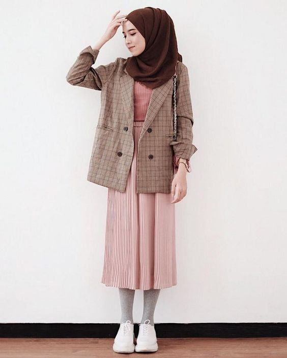 Selain Hitam, 9 Warna Blazer Ini Bisa Menyempurnakan Tampilan Formalmu. Cakep Buat Ngantor!