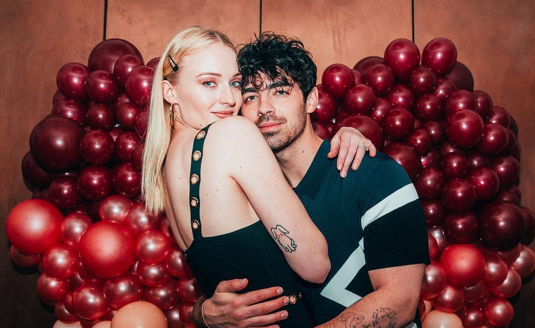 Selamat! Joe Jonas dan Sophie Turner Dikabarkan Tengah Menunggu Kelahiran Anak Pertama