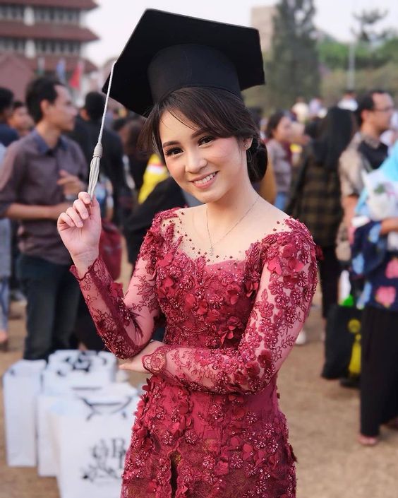 kebaya wisuda