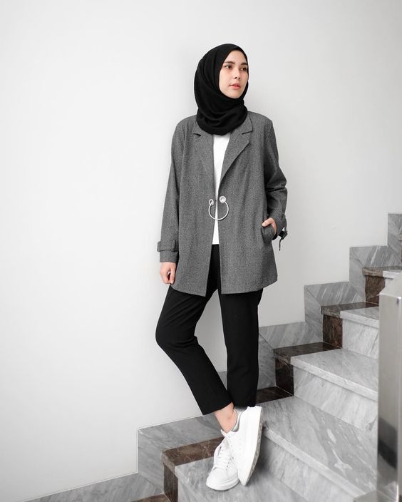 Selain Hitam, 9 Warna Blazer Ini Bisa Menyempurnakan Tampilan Formalmu. Cakep Buat Ngantor!