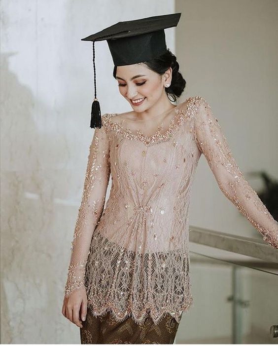 kebaya wisuda