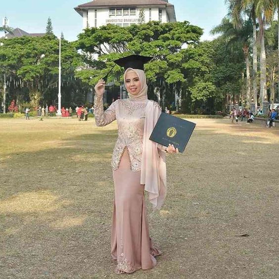 kebaya wisuda