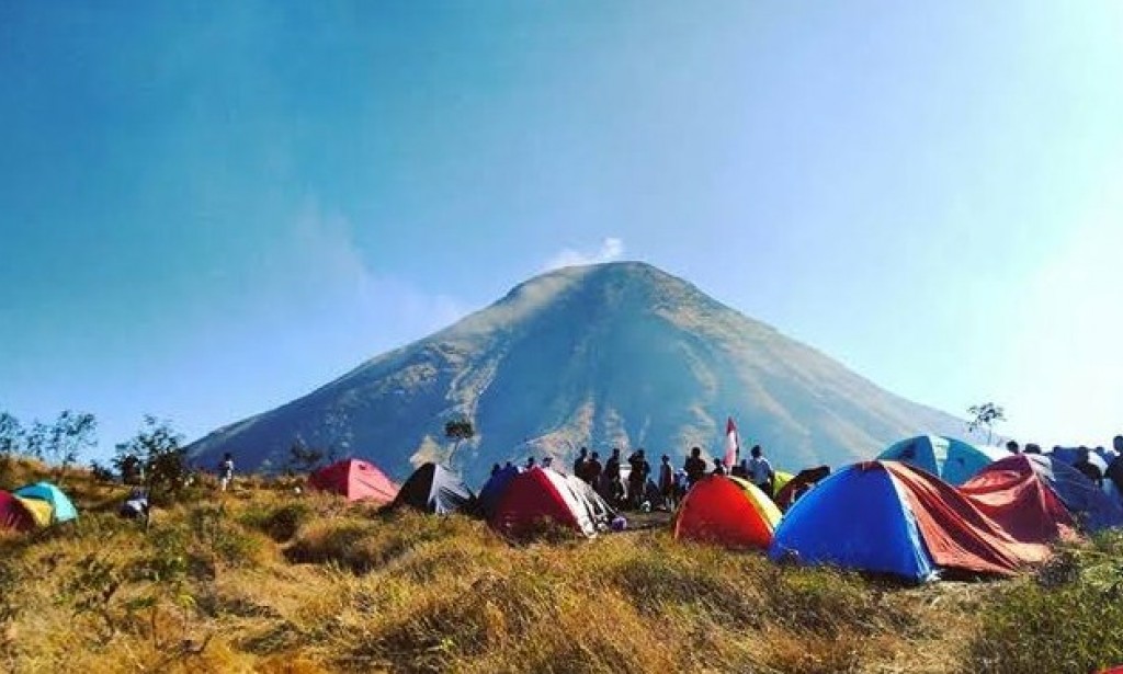 Serunya Pendakian ke Gunung Kembang Wonosobo. Rutenya Agak Susah Namun Pemandangannya Indah!