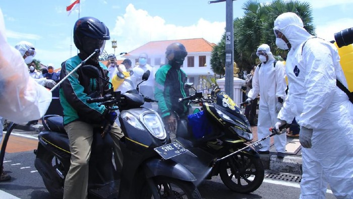 3 Bahaya Menyemprot Langsung  Alkohol dan Klorin ke Tubuh. WHO: Bahaya dan Nggak Efektif lo