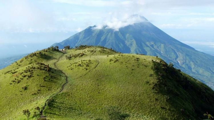 Pendakian Gunung Merbabu dan Sindoro Ditutup Imbas Virus Corona. Libur Mendaki Dulu ya!