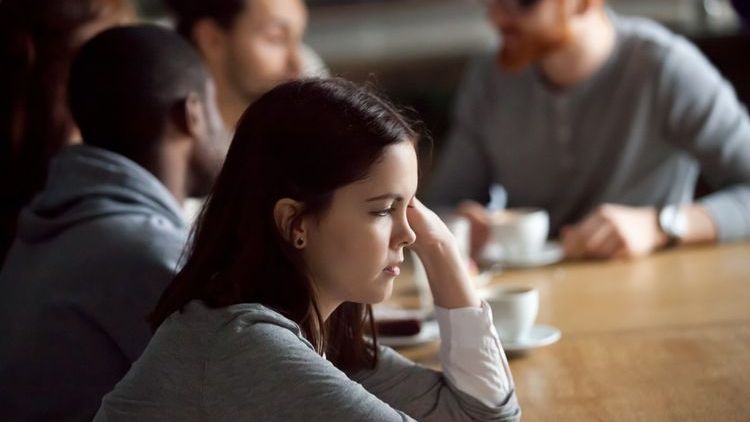 Saat yang Lain Butuh Penyesuaian, 5 Tipe Orang ini Udah Terbiasa sama Social Distancing. Santuy~