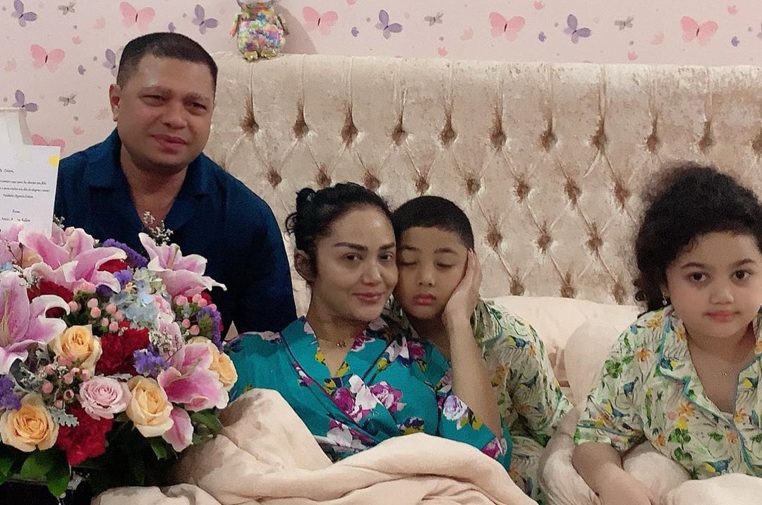 Pulang Liburan dari Luar Negeri, Krisdayanti Rayakan Ulang Tahun Sederhana Saat Isolasi Diri