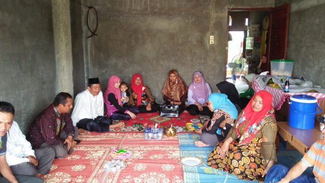 Mengupas Tradisi Menikah di Kampung yang Penuh Gotong Royong