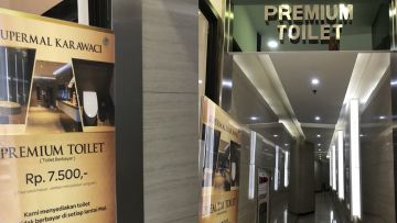 5 Alasan Toilet Premium itu Nggak Perlu Ada. Hmm, Bikin Sobat Miskin Nggak Jadi Buang Air Aja