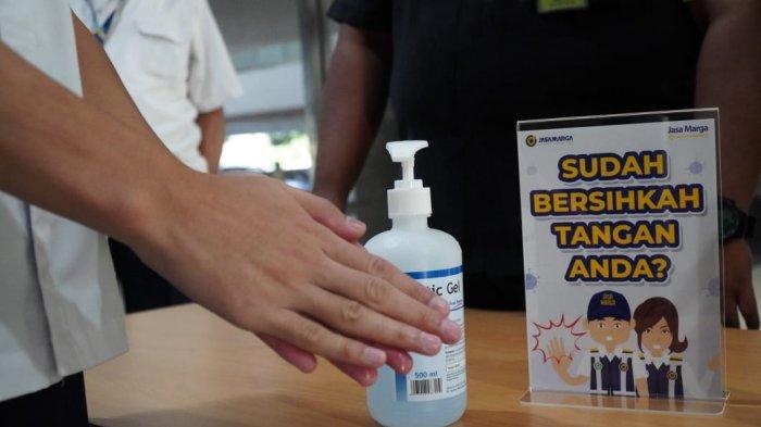 Sediakan titik hand sanitizer di pintu masuk dan pintu keluar