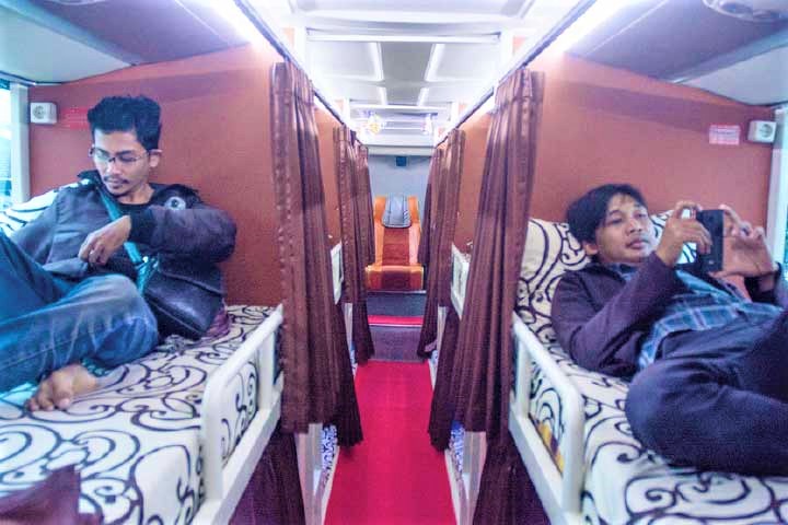 Yuk Cobain Sleeper Bus, Layanan Bus Premium dengan Tempat Tidur. Udah Ada di Indonesia!