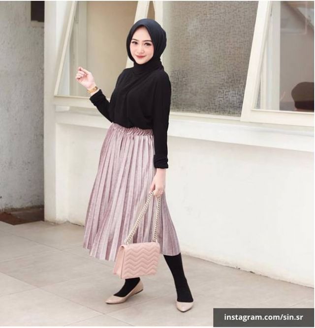 8 Cara Tampil Ceria dan Awet Muda dengan Rok Plisket Selutut. OOTD Andalan!