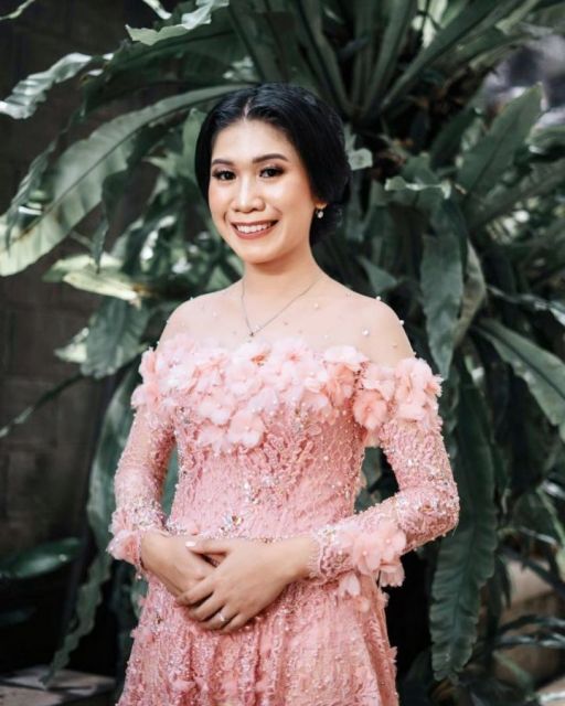 kebaya warna peach