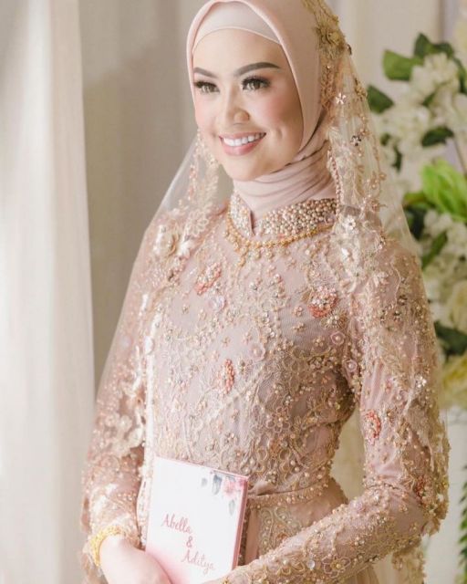 kebaya warna peach