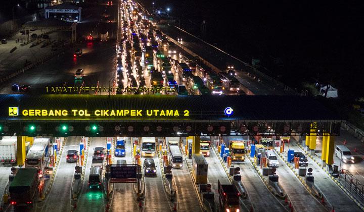 H-1 Larangan Mudik, Terjadi Kepadatan Pemudik di Pintu Tol, Terminal Bus dan Pelabuhan!