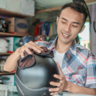 Cuci Helm Sendiri dengan 5 Cara ini. Lebih Irit, Bau Apek pun Hilang