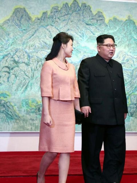 5 Potret Gaya Istri Kim Jong Un dari Dulu Hingga Kini. Salut Sama Karakternya yang Elegan!