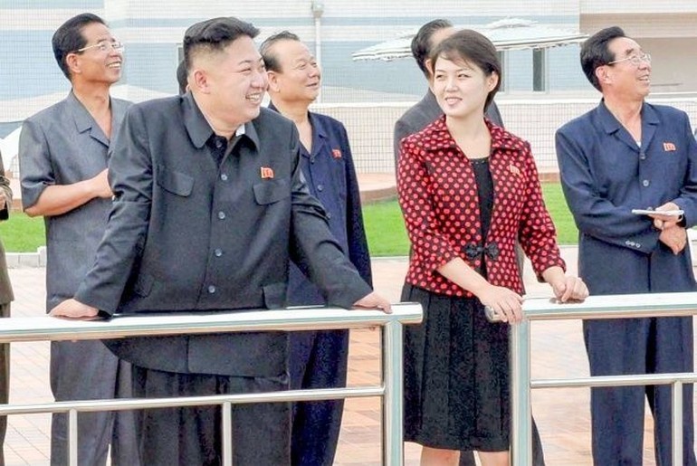 5 Potret Gaya Istri Kim Jong Un dari Dulu Hingga Kini. Salut Sama Karakternya yang Elegan!