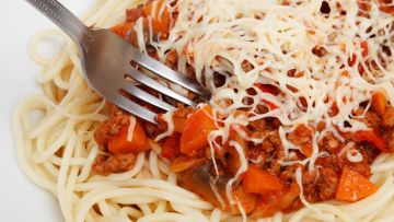 5 Alasan Logis Kenapa Kamu Perlu Bikin Mie Instan Pakai Bumbu Spaghetti. Rasanya Nggak Kalah Enak Lho~