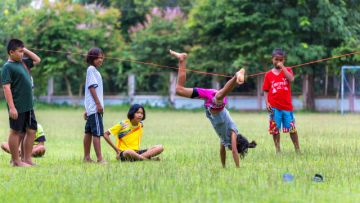 Serba Serbi Lucu Permainan Lompat Tali Saat Kita Kecil Dulu. Sekarang Masih pada Kuat Lompat Nggak?