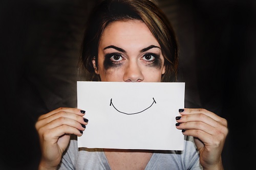 Apa Gejala dari Smiling Depression?