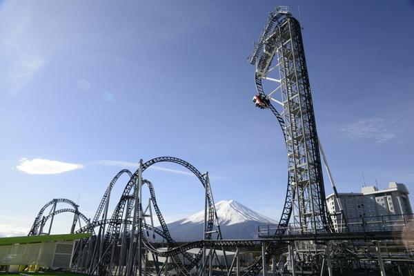 New Normal, Pengunjung yang Naik Rollercoaster di Jepang Nggak Boleh Teriak-teriak. Susah Juga ya!