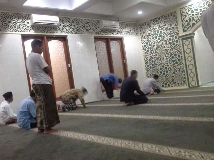 6 Macam Sifat Orang Dilihat dari Kebiasaannya Saat Salat Jamaah. Kamu Masuk yang Mana nih?