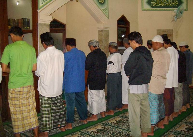 6 Macam Sifat Orang Dilihat dari Kebiasaannya Saat Salat Jamaah. Kamu Masuk yang Mana nih?