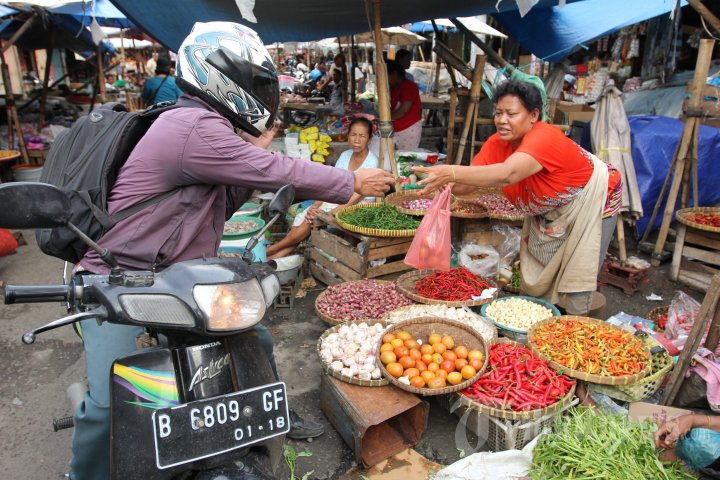 Hal-Hal Mendebarkan yang Dirasakan Cowok Setiap Pergi Belanja ke Pasar. Ujian Hidup!