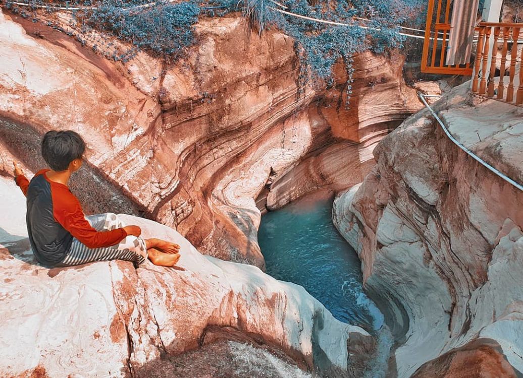 Curug Love, Destinasi Cantik dan Menyegarkan di Bogor. Jadi Pengen Nyebur ke Sana!