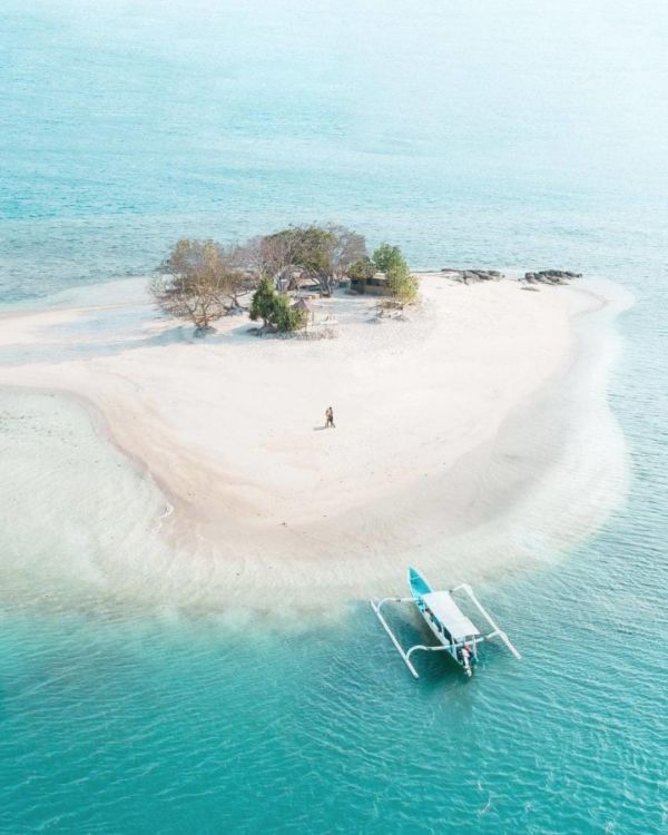 Rekomendasi 7 Pantai Indah di Lombok yang Menunggumu Datang. Kangen Nyebur Nggak Sih?