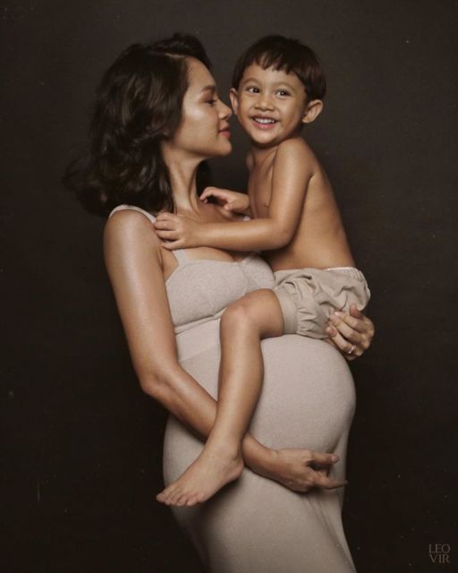 10 Ide Maternity Photoshoot ala Andien Aisyah. Di Rumah Aja Tapi Hasil Fotonya Sekece di Studio!