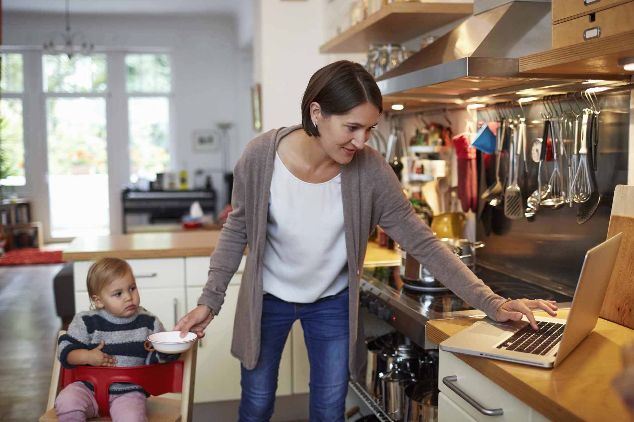 Mengenal Supermom Syndrome; Saat Ibu Melakukan Segalanya tapi Masih Merasa Kurang Sempurna