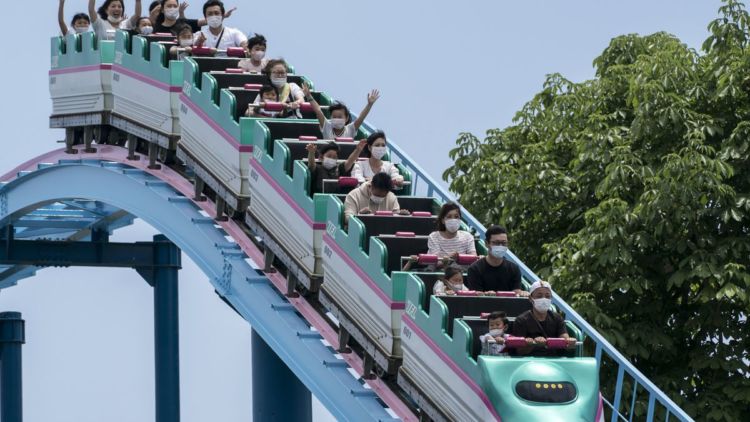 New Normal, Pengunjung yang Naik Rollercoaster di Jepang Nggak Boleh Teriak-teriak. Susah Juga ya!