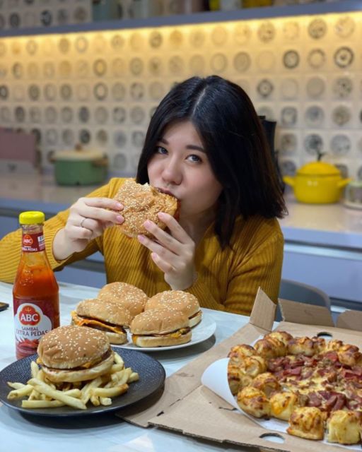 10 Food Vlogger Cewek di Indonesia yang Hobi Makan Banyak tapi Tetap Langsing. Bikin Iri!