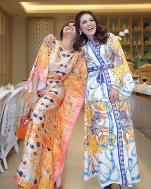 10 Gaya Menawan Para Artis dalam Balutan Kaftan Longgar. Bisa Ditiru Biar Elegan!!