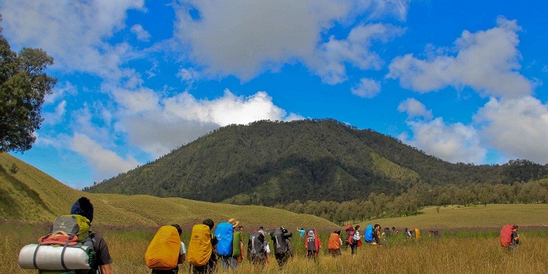 6 Alasan Unik yang Siap Membuatmu Berpikir Harus Mendaki Gunung!